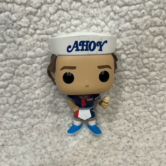 Funko POP! #803 Stranger Things Steve with Ice cream Scoops Ahoy - Picture 7 of 9